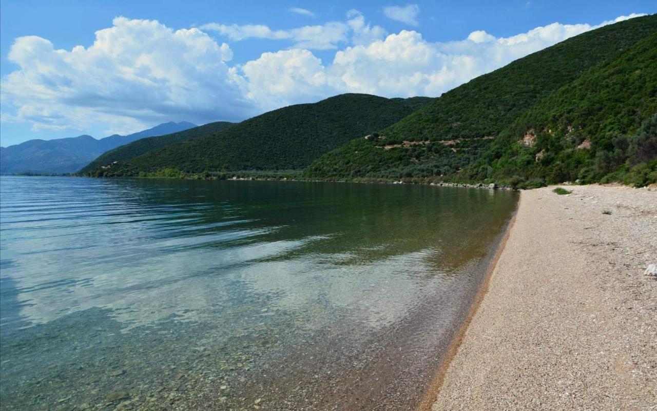 Marathias  The Lake House" -Trichonida Lake מראה חיצוני תמונה