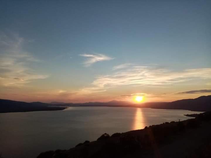 Marathias  The Lake House" -Trichonida Lake מראה חיצוני תמונה