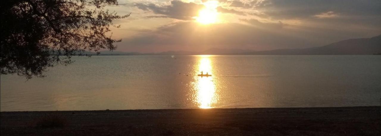 Marathias  The Lake House" -Trichonida Lake מראה חיצוני תמונה