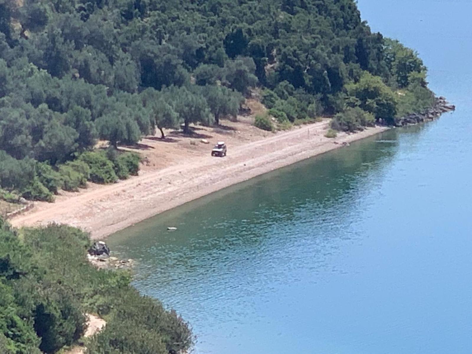 Marathias  The Lake House" -Trichonida Lake מראה חיצוני תמונה